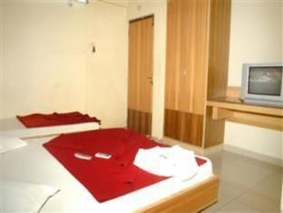 Ug Grand Hotel Bangalore Extérieur photo